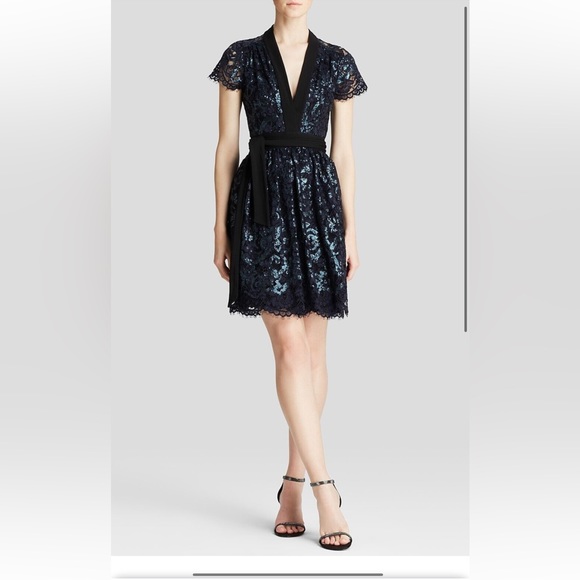 Diane von Furstenberg
SABINA Blue Wrap Sequined Mini Dress size 6 - Picture 9 of 14